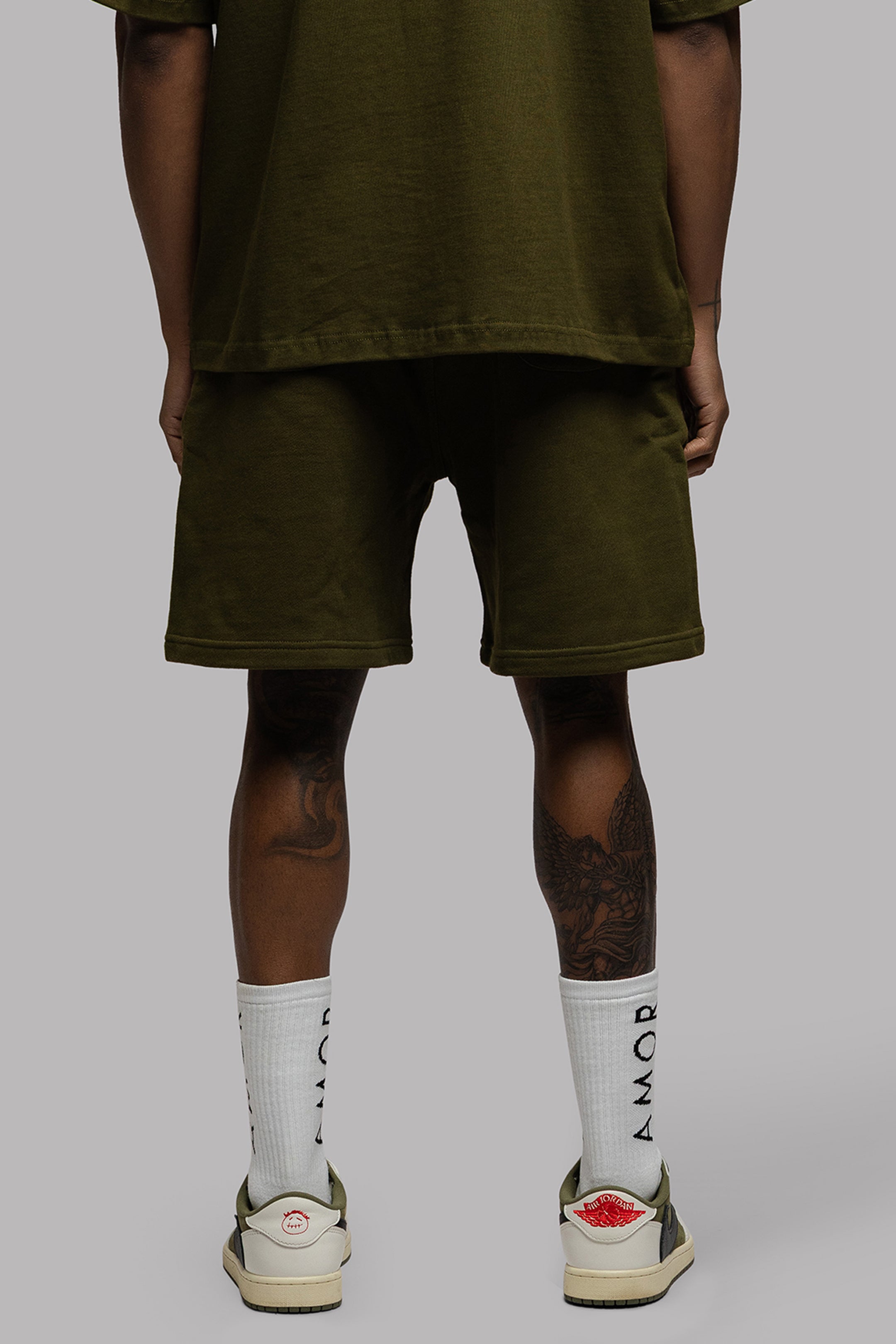 AMOR SHORT IN OLIVE GREEN