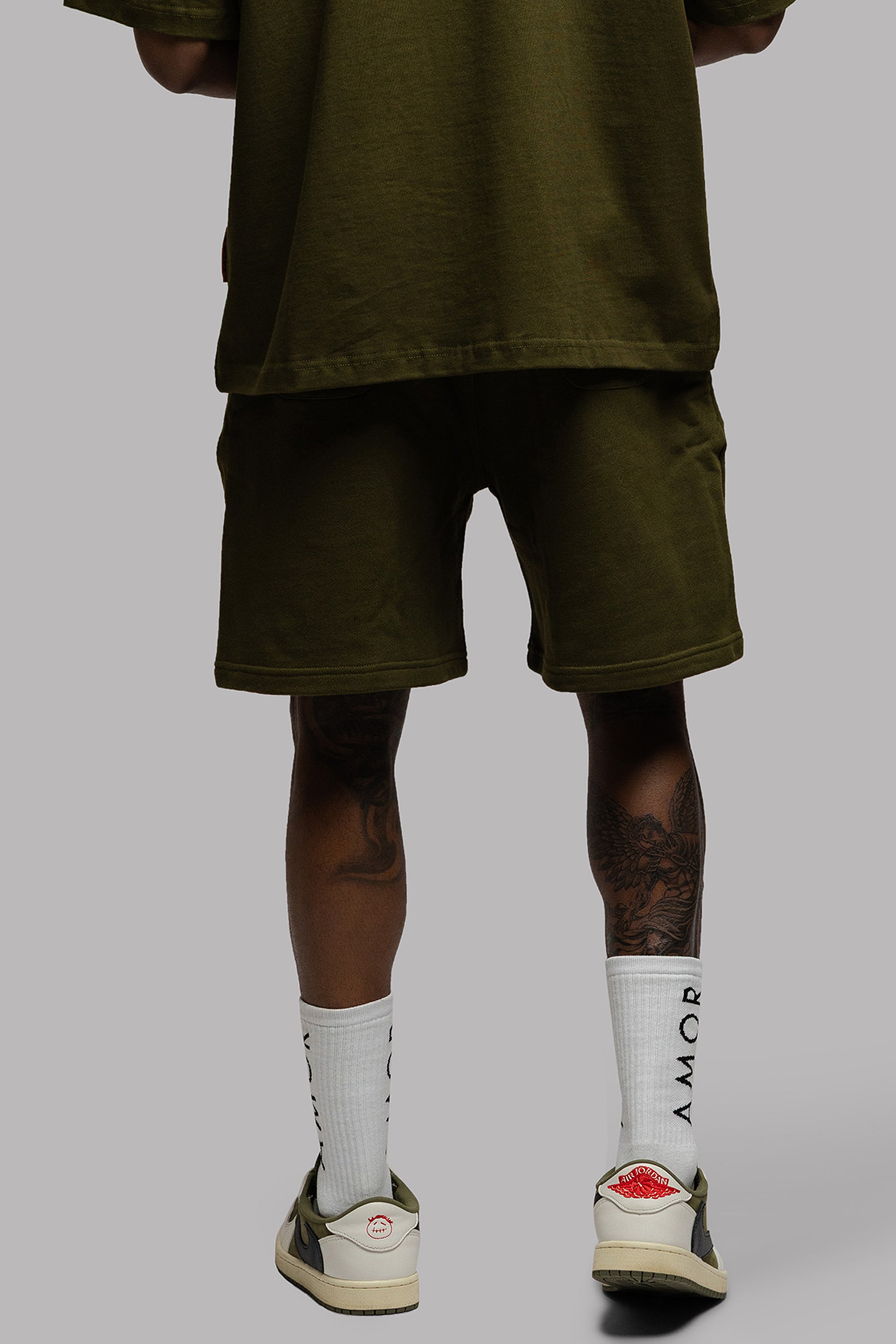 AMOR SHORT IN OLIVE GREEN