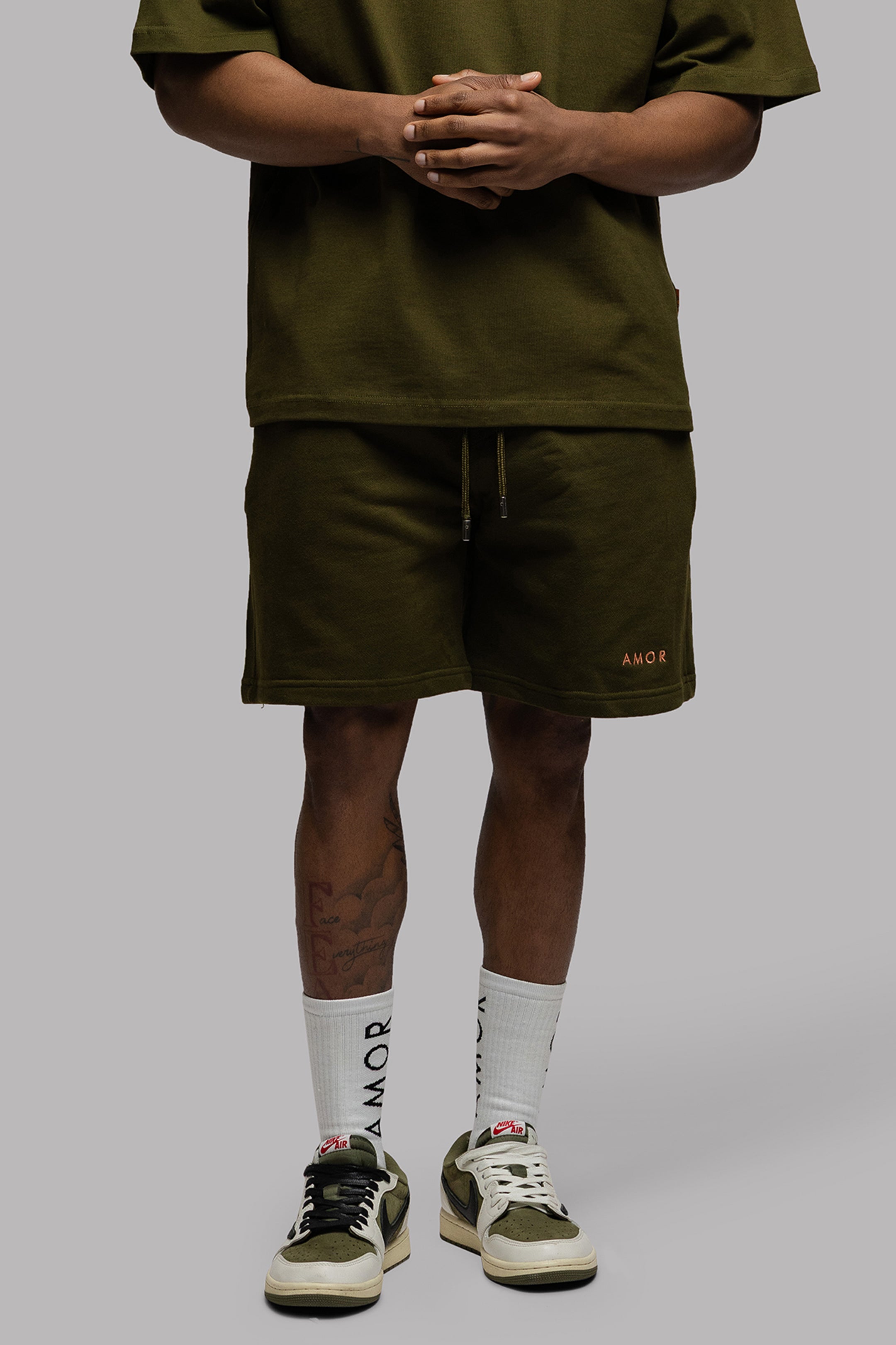 AMOR SHORT IN OLIVE GREEN