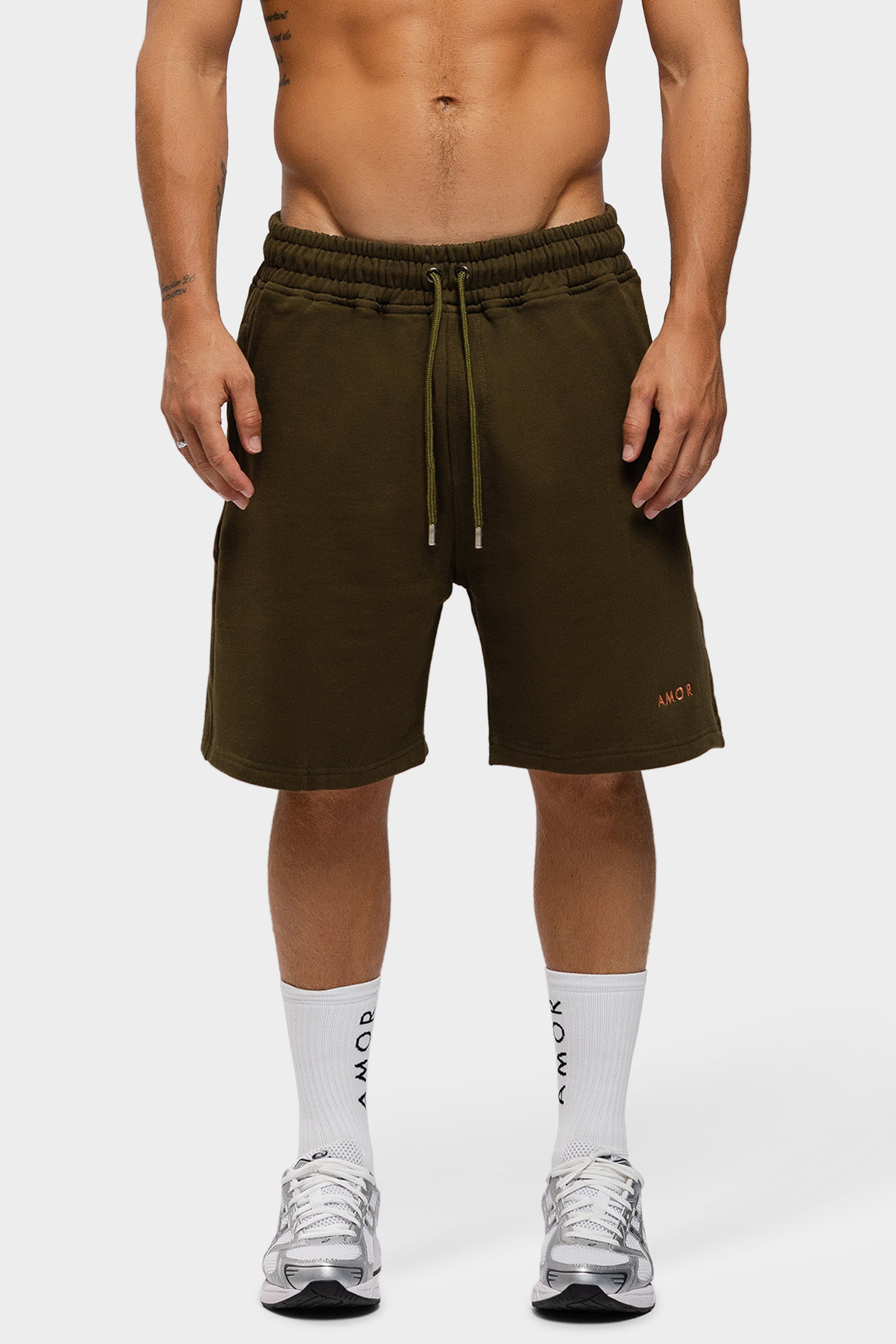 AMOR SHORT IN OLIVE GREEN
