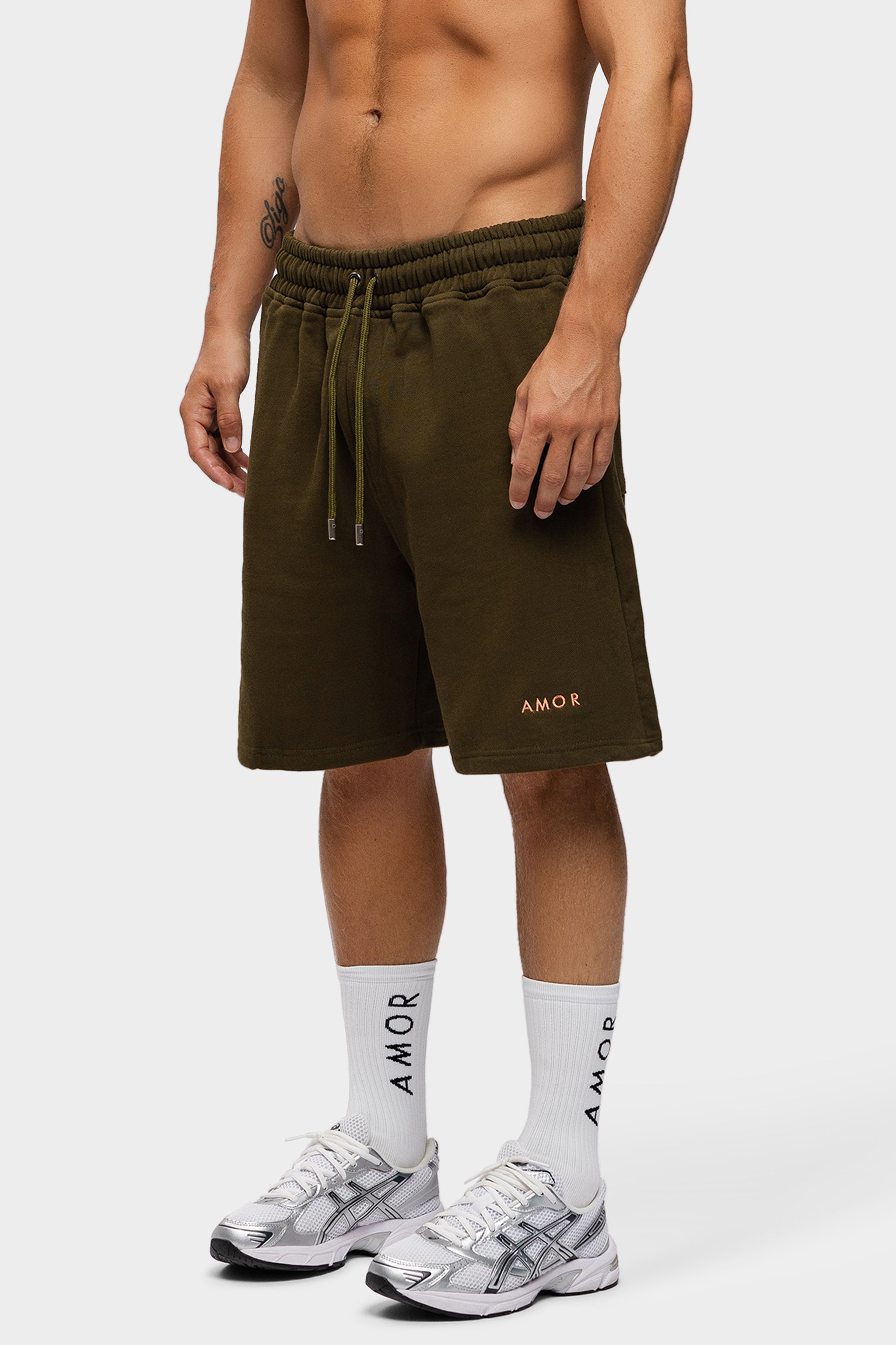 AMOR SHORT IN OLIVE GREEN