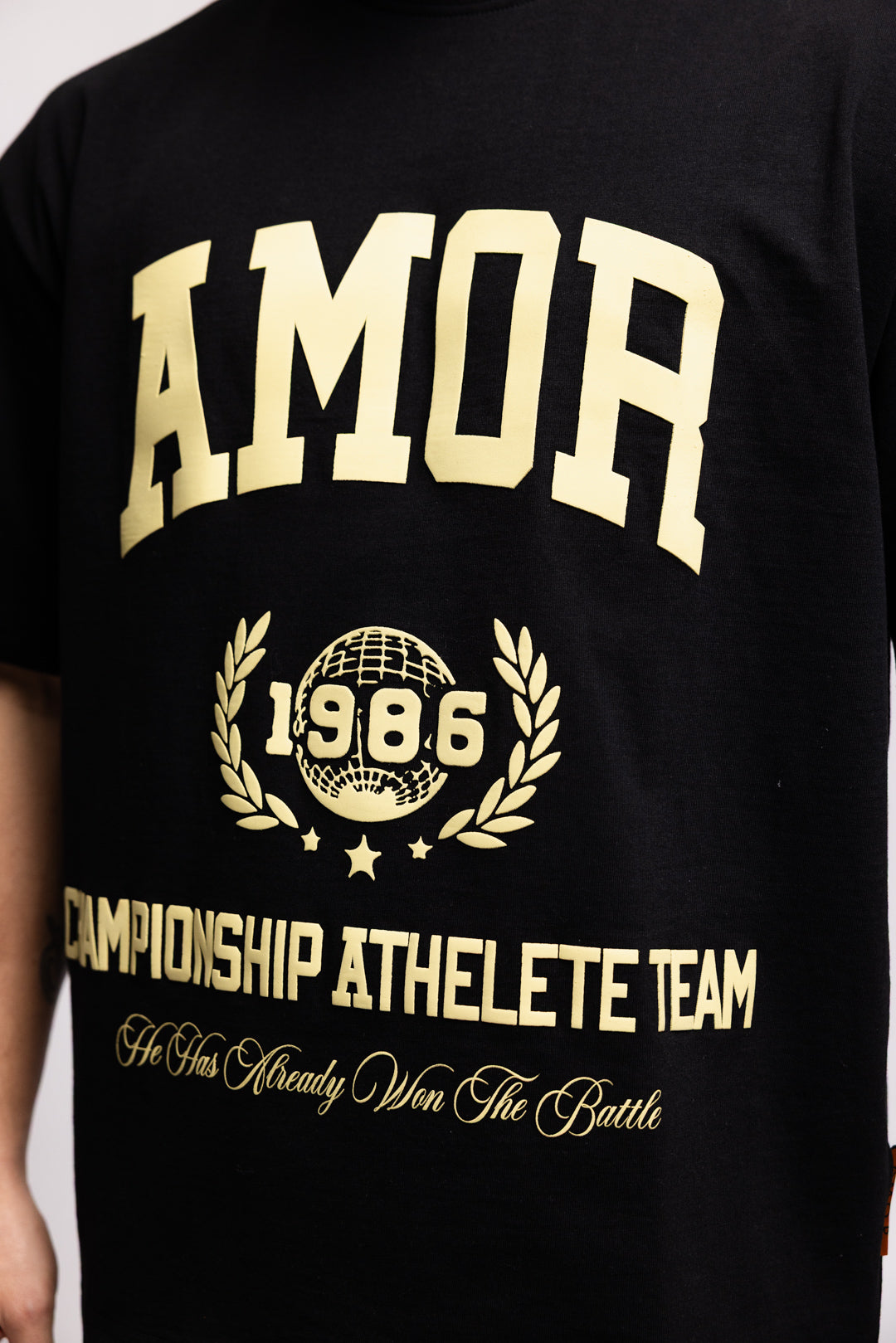 THE ATHLETE TEE IN NIGHT BLACK